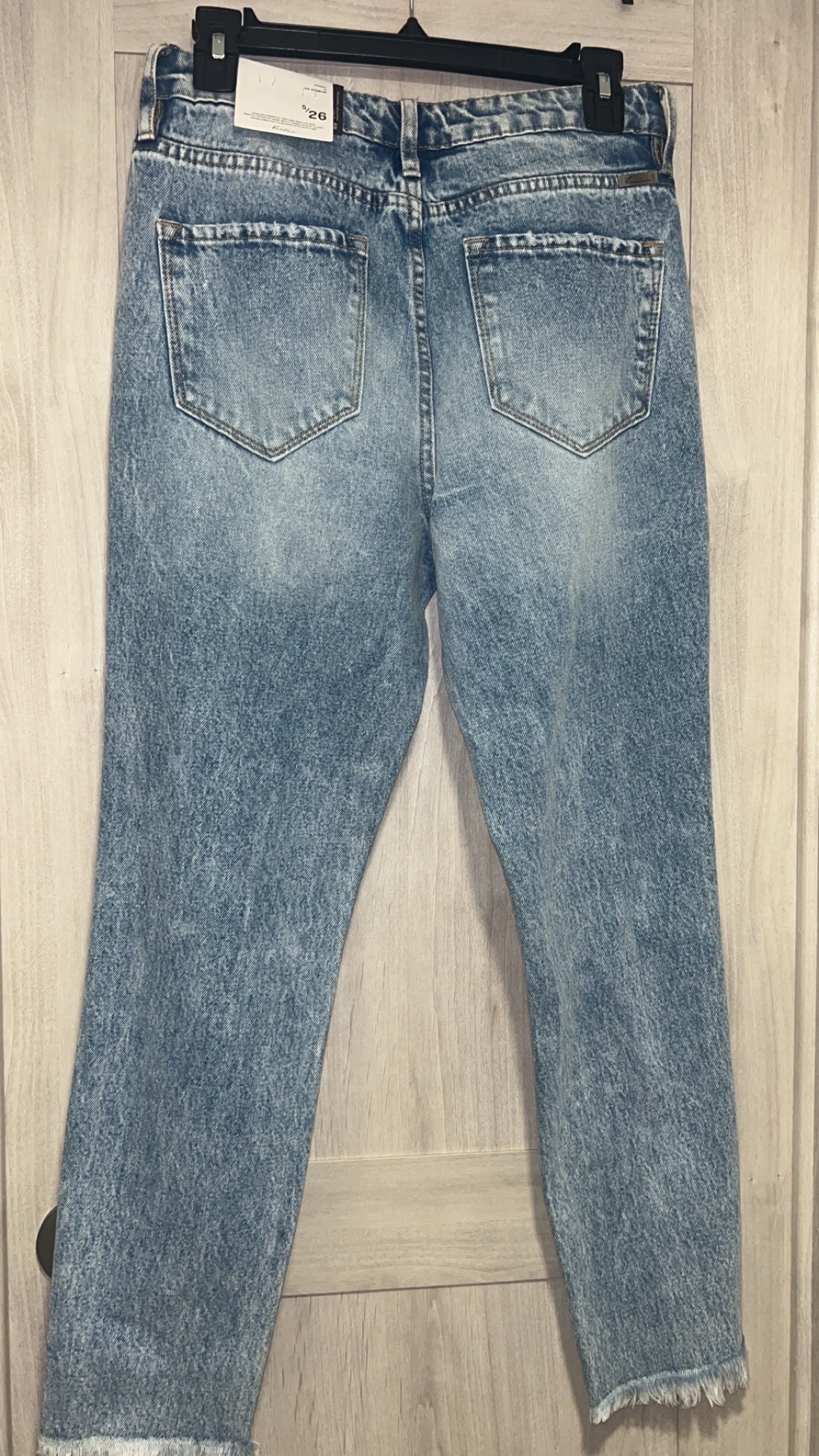 High Waisted relaxed thigh/ Taperd leg mom jeans