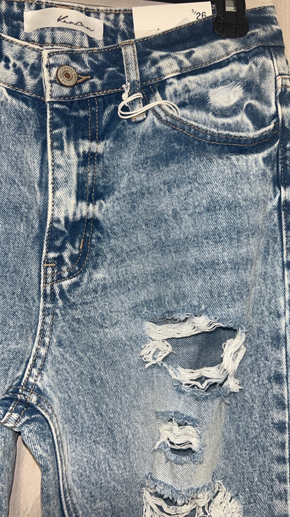 High Waisted relaxed thigh/ Taperd leg mom jeans